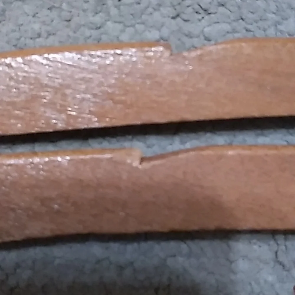 5 wooden hangers